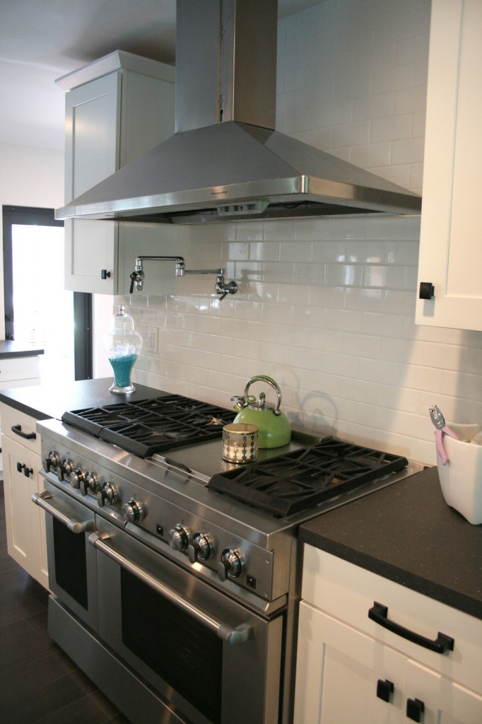 Side view of Jenn-Air gas stove and Kitchen Aid hood extractor