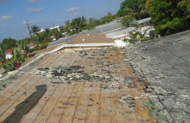Removal of flat roof tiles