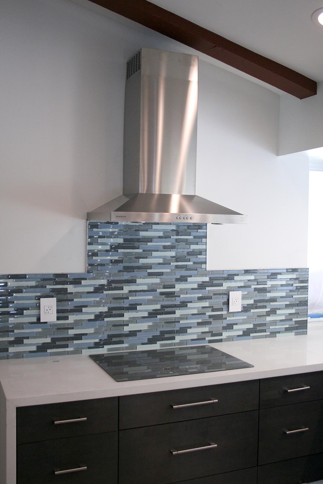 Stainless steel hood with glass cook-top and glass mosaic backsplash