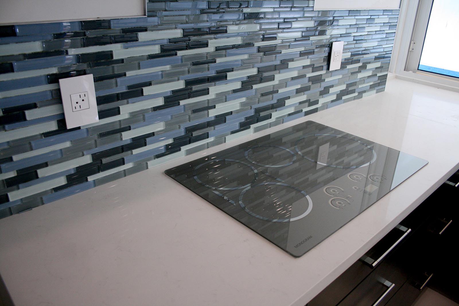 Glass cook-top and glass mosaic backsplash