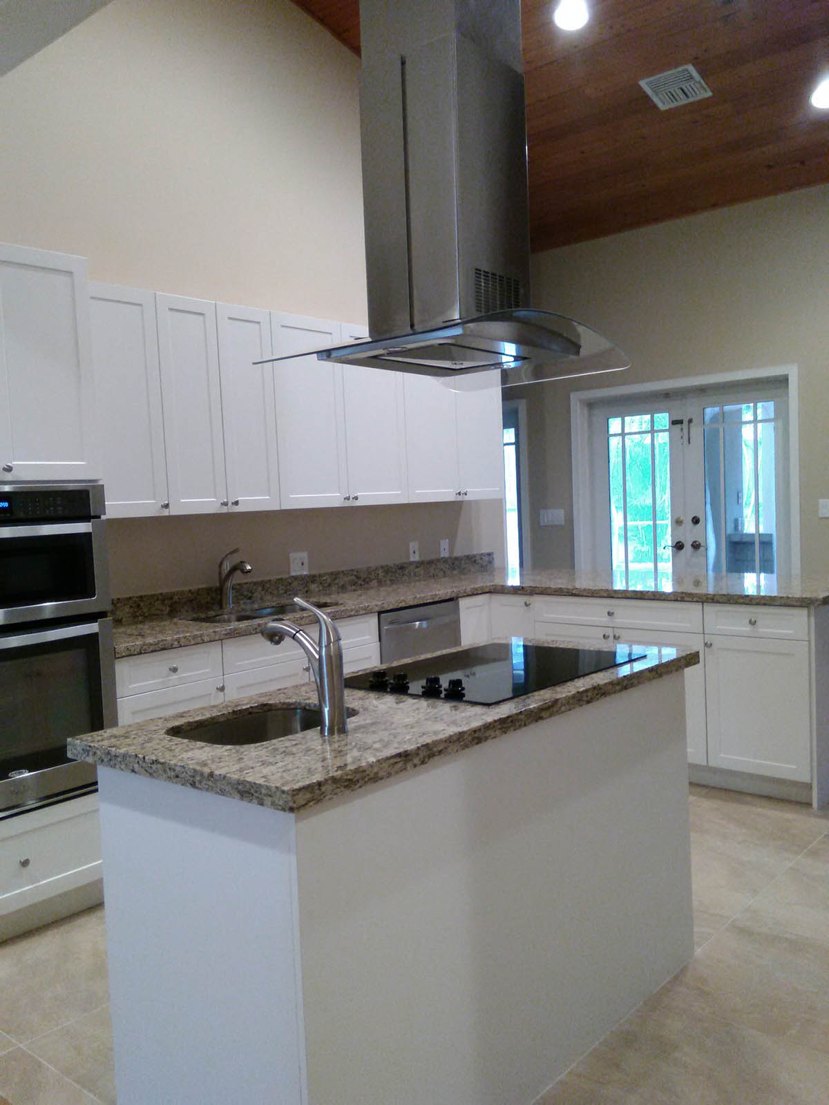 G-Shaped Kitchen Layout with Island — Miami General Contractor