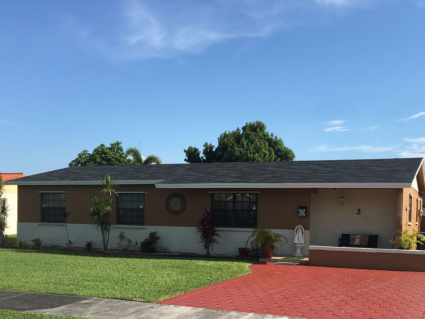 Photo of dark shingle roof completed (Tamko® Rustic Black)