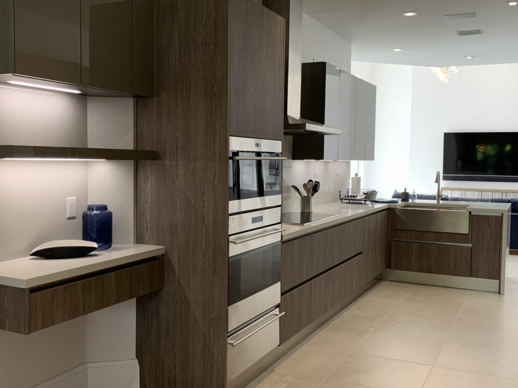 Wood grain kitchen cabinets, new oven and quartz counter