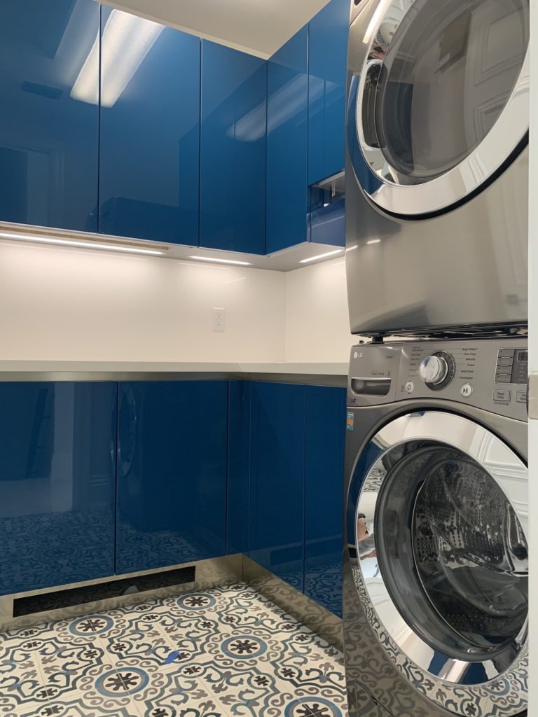 Renovated laundry room with high-gloss cabinets